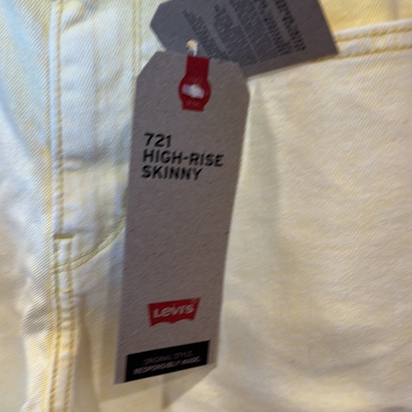 NWT 721 High-rise skinny jeans. Levi’s. Yellow. Size 6 medium. W28 L30 - Picture 6 of 7